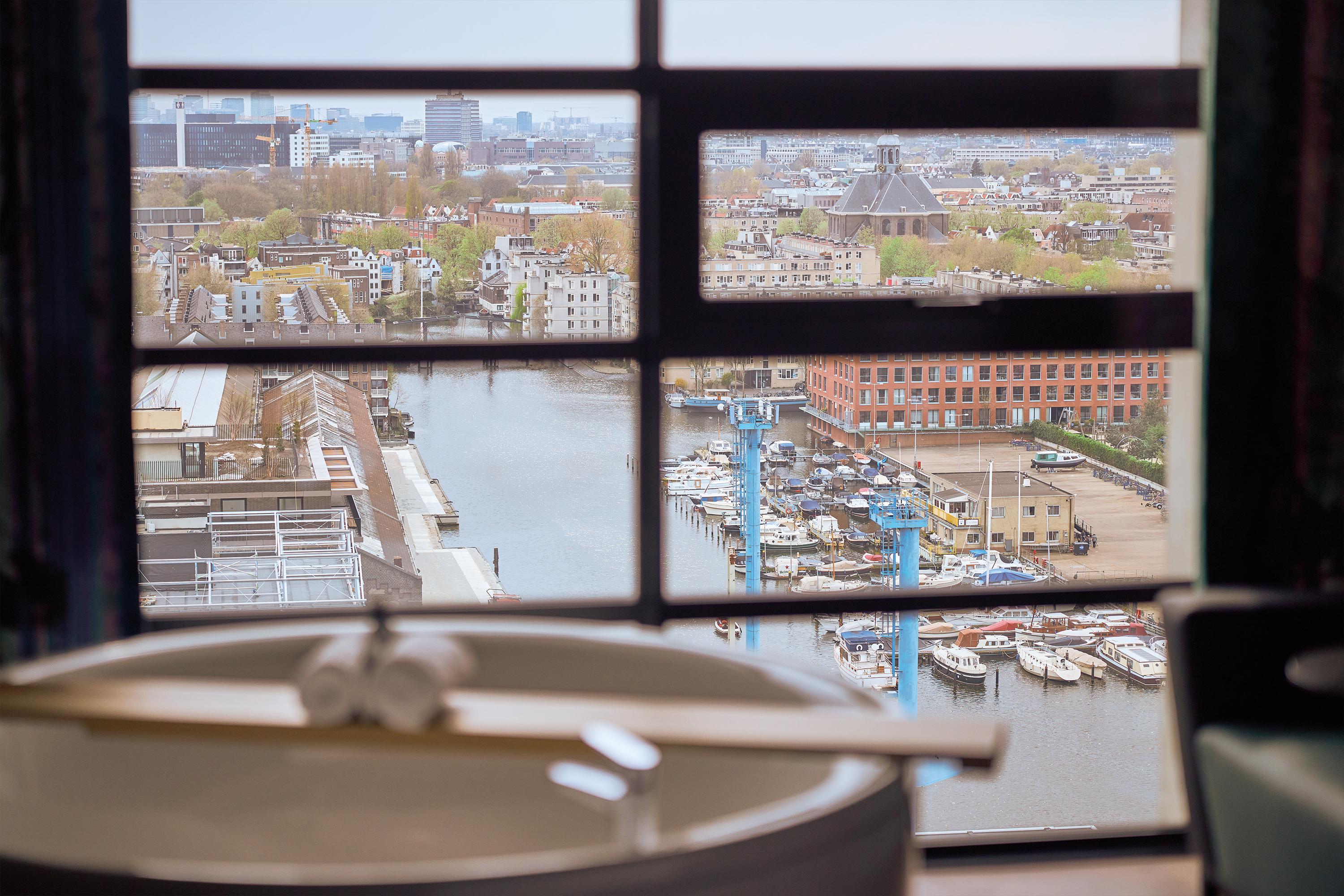 Inntel Hotels Amsterdam Landmark Exterior foto View of the city of Rotterdam from the top of the tower